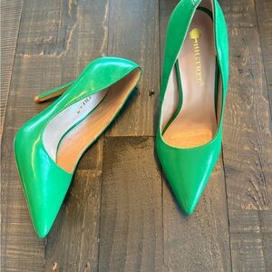 Lush Green Women's pointed toe Heels size 7